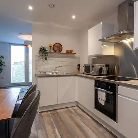 Modern 2 Bed Flat 5Min To Old Trafford Stadium-2